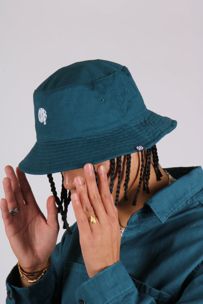 Essential bucket hat in bottle green